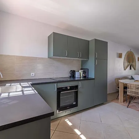 Cosy Flat - St Tropez Centre - Parkingpool - 2br6p شقة